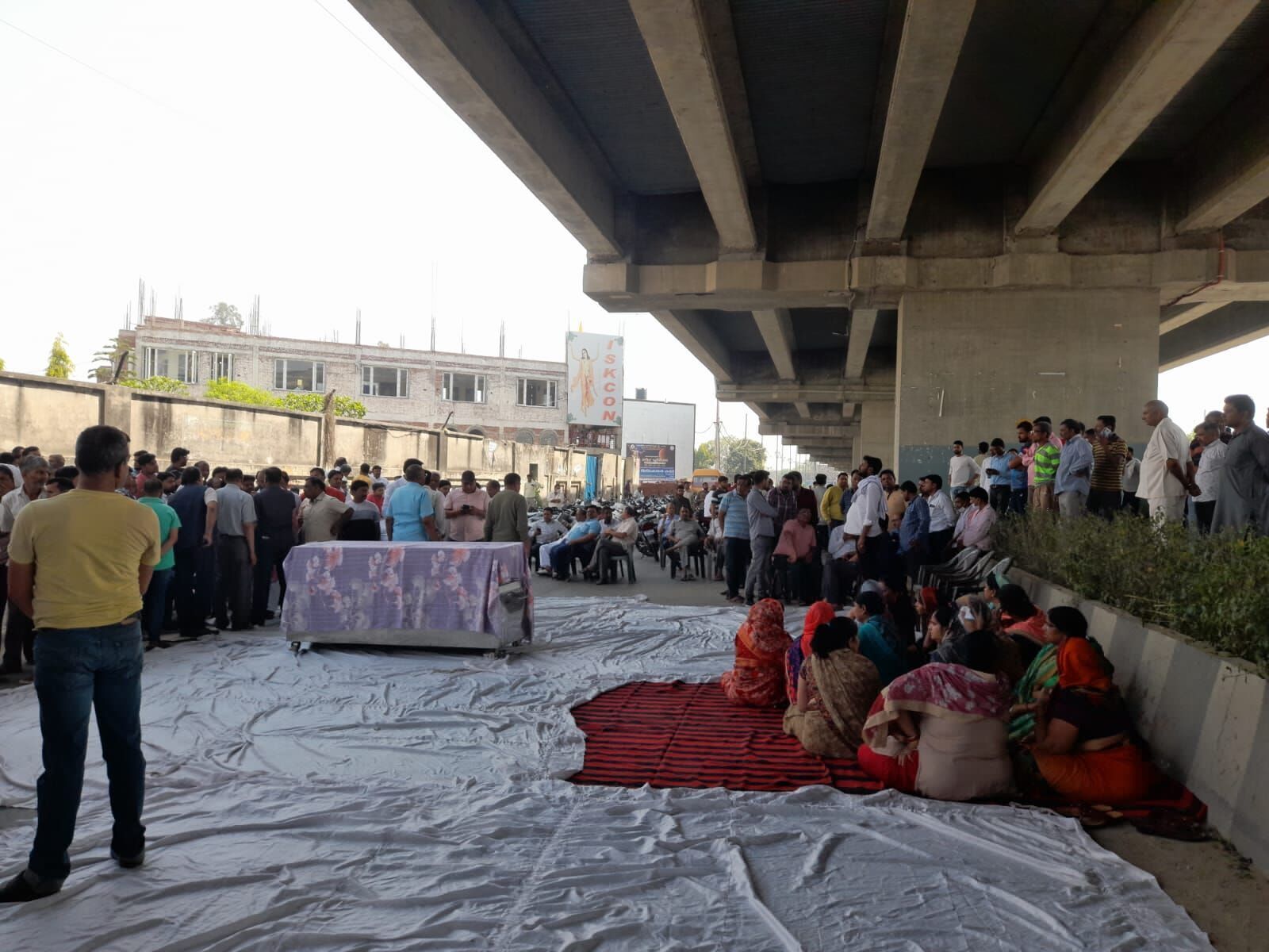 बदमाशों ने बोला हमला- बेटे की मौत होने से व्यापारियों में रोष बदमाशों ने बोला हमला- बेटे की मौत होने से व्यापारियों में रोष