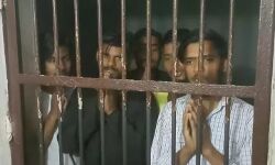 कार की छत पर नाचने की मस्ती हवालात देखते ही हो गई उड़न छू कार की छत पर नाचने की मस्ती हवालात देखते ही हो गई उड़न छू