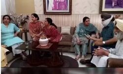 पेंट कारोबारी के घर 7 लाख की लूट- लग्जरी कार में आए थे बदमाश पेंट कारोबारी के घर 7 लाख की लूट- लग्जरी कार में आए थे बदमाश