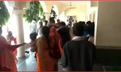 दूल्हा बनकर दूसरी शादी रचाने पहुंचे युवक के अरमानों पर पहली ने फेरा पानी दूल्हा बनकर दूसरी शादी रचाने पहुंचे युवक के अरमानों पर पहली ने फेरा पानी