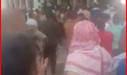 मजार में लगी आग की चपेट में आकर किताबें जली-पुलिस बल तैनात मजार में लगी आग की चपेट में आकर किताबें जली-पुलिस बल तैनात