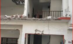 इंस्पेक्टर के तीन मंजिला आलीशान मकान पर दहाड रहा है बाबा का बुलडोजर