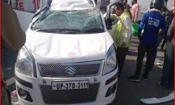 ओवर ब्रिज पर डिवाइडर से टकराई कार तीन बार पलटी-कई घायल ओवर ब्रिज पर डिवाइडर से टकराई कार तीन बार पलटी-कई घायल