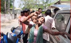 काल बनकर आई क्रेन का हुक ऐसे ले उड़ा युवक की जान-घर में मचा कोहराम काल बनकर आई क्रेन का हुक ऐसे ले उड़ा युवक की जान-घर में मचा कोहराम