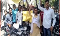 सेना भर्ती के लिए युवाओं में उबाल-DM दफ्तर पर किया प्रदर्शन