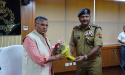 जेल हेडक्वार्टर में मंत्री ने की अफसरों संग बैठक - विभाग का जाना हाल जेल हेडक्वार्टर में मंत्री ने की अफसरों संग बैठक - विभाग का जाना हाल