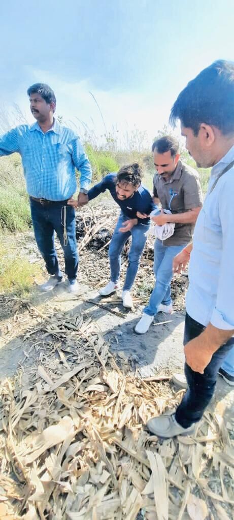 पुलिस के साथ हुई मुठभेड़ में बदमाश को लगी गोली-अस्पताल में कराया भर्ती पुलिस के साथ हुई मुठभेड़ में बदमाश को लगी गोली-अस्पताल में कराया भर्ती