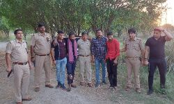 कत्ल करके फरार 25000 के ईनामी बदमाश का पुलिस ने किया हॉफ एनकाउंटर कत्ल करके फरार 25000 के ईनामी बदमाश का पुलिस ने किया हॉफ एनकाउंटर