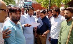 करौली हिंसा-विश्व हिंदू परिषद ने निकाला विशाल जुलूस,लगाया जाम करौली हिंसा-विश्व हिंदू परिषद ने निकाला विशाल जुलूस,लगाया जाम