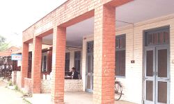 कानून के लम्बे हाथ- कोर्ट की पहली मंजिल से कूदकर भाग रहे कैदी को दबोचा कानून के लम्बे हाथ- कोर्ट की पहली मंजिल से कूदकर भाग रहे कैदी को दबोचा