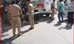 बदमाशों ने दिनदहाड़े अंजाम दी 3 करोड़ की लूट-बोरे में ले गए नोट बदमाशों ने दिनदहाड़े अंजाम दी 3 करोड़ की लूट-बोरे में ले गए नोट