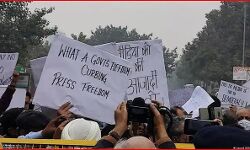 थाने में पत्रकार के उतरवाए कपड़े- और किया..? तस्वीरें हुई वायरल