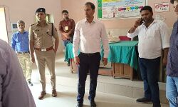 डीएम एसपी ने औचक निरीक्षण कर देखी एमएलसी मतदान की व्यवस्था डीएम एसपी ने औचक निरीक्षण कर देखी एमएलसी मतदान की व्यवस्था