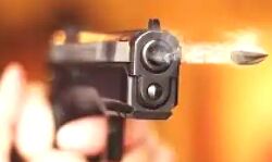 बदमाशों ने गोली मारकर दो सर्राफा व्यापारियों को लूटा बदमाशों ने गोली मारकर दो सर्राफा व्यापारियों को लूटा