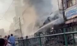 LPG सिलेंडर में लगी आग से धू धू करके जली फैक्ट्री-मचा हड़कंप LPG सिलेंडर में लगी आग से धू धू करके जली फैक्ट्री-मचा हड़कंप