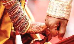 प्रेमिका को लेकर शादी करने जा रहे युवक को भाजपाईयों ने पकड़ा- हुई कार्रवाई