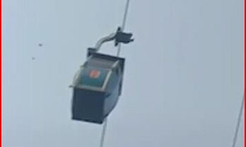 उड़न खटोले की ट्रालियां आपस में टकराई-20 घंटे से हवा में लटके श्रद्धालु