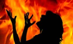 आग लगने के कारण दो बालिकाओं की मृत्यु आग लगने के कारण दो बालिकाओं की मृत्यु