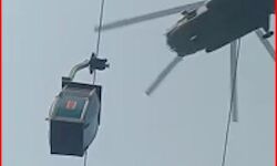 उड़न खटोला ट्राली हादसा-दो की मौत, हेलीकॉप्टर से 16 निकालें- अभी भी फंसे उड़न खटोला ट्राली हादसा-दो की मौत, हेलीकॉप्टर से 16 निकालें- अभी भी फंसे