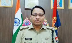 कानून के लम्बे हाथ- 33 वर्षों से पैरोल से फरार 25 हजारी इनामी गिरफ्तार कानून के लम्बे हाथ- 33 वर्षों से पैरोल से फरार 25 हजारी इनामी गिरफ्तार