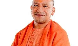 योगी ने गोरखनाथ मंदिर में लगाया जनता दरबार