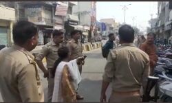 बाइक सवार बदमाशों ने दिनदहाड़े महिला शिक्षक से मोबाइल लूटा बाइक सवार बदमाशों ने दिनदहाड़े महिला शिक्षक से मोबाइल लूटा