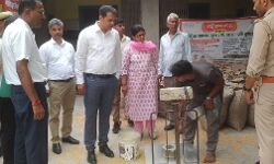 निरीक्षण में अनुपस्थित मिलने पर DM हुए नाराज,दिये वेतन कटौती के निर्देश निरीक्षण में अनुपस्थित मिलने पर DM हुए नाराज,दिये वेतन कटौती के निर्देश