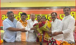 MLC चुनाव में वंदना की जीत से मंत्री कपिलदेव ने दी बधाई