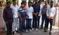 इस दिन बूचड़खानों के साथ शराब की दुकानें भी की जाए बंद-किया प्रदर्शन