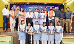 होली चाइल्ड पब्लिक इण्टर कॉलेज में हुआ विचारगोष्ठी का आयोजन