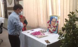 जयंती पर अधिकारियों ने डॉ0 भीमराव अंबेडकर के चित्र पर माल्यर्पण कर किया नमन जयंती पर अधिकारियों ने डॉ0 भीमराव अंबेडकर के चित्र पर माल्यर्पण कर किया नमन