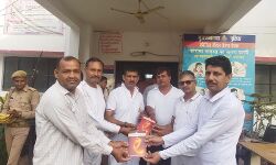 तनाव मुक्ति के लिए शाहपुर पुलिस ने किया योग-लगाया ध्यान