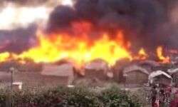 मजदूरों की सैकड़ों झुग्गियां में लगी आग- जलकर हुई राख मजदूरों की सैकड़ों झुग्गियां में लगी आग- जलकर हुई राख