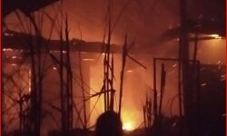 चढत के दौरान बैंकट हॉल में भयानक आग-लोगों ने भागकर बचाई जान चढत के दौरान बैंकट हॉल में भयानक आग-लोगों ने भागकर बचाई जान