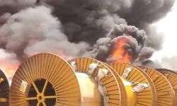 बिजली के तारों में यकायक लगी आग- मौके पर पहुंची फायर बिग्रेड की टीम