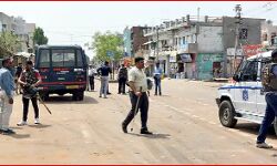 अब यहां भी पहुंचा बाबा का बुलडोजर- दंगाइयों की संपत्ति निशाना