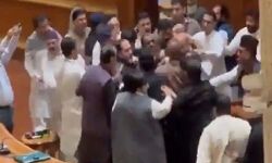 सांसदों ने असेंबली में उपाध्यक्ष के साथ की मारपीट सांसदों ने असेंबली में उपाध्यक्ष के साथ की मारपीट