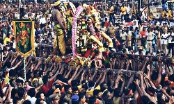 मंदिर समारोह में भगदड़- दो मरे, आठ घायल मंदिर समारोह में भगदड़- दो मरे, आठ घायल