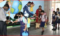 कोरोना संक्रमण ने बढाई चिंता- जरूरत पड़ने पर स्कूल बंद करने के निर्देश कोरोना संक्रमण ने बढाई चिंता- जरूरत पड़ने पर स्कूल बंद करने के निर्देश