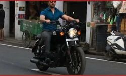 अभिनेता वरुण धवन को दिखाया यूपी पुलिस ने कानून का डंडा-काटा चालान अभिनेता वरुण धवन को दिखाया यूपी पुलिस ने कानून का डंडा-काटा चालान