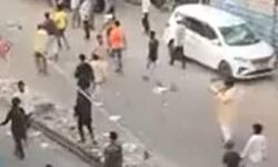 जहांगीरपुरी में दो समुदाय के बीच उपद्रव - आगजनी के बाद बढ़ी टेंशन जहांगीरपुरी में दो समुदाय के बीच उपद्रव - आगजनी के बाद बढ़ी टेंशन