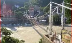 अब नही कर पायेंगे लक्ष्मण झूला की सैर - अनिश्चितकाल के लिए बंद अब नही कर पायेंगे लक्ष्मण झूला की सैर - अनिश्चितकाल के लिए बंद