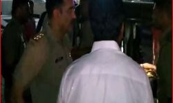 दारू सेल्समैन की गोली मारकर हत्या - सड़क किनारे पड़ा मिला शव दारू सेल्समैन की गोली मारकर हत्या - सड़क किनारे पड़ा मिला शव