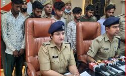 चेकिंग के दौरान वाहन चोर गिरोह के 6 सदस्य दबोचे- दर्जनभर बाइक बरामद चेकिंग के दौरान वाहन चोर गिरोह के 6 सदस्य दबोचे- दर्जनभर बाइक बरामद