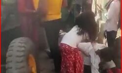 जलभराव पर महिलाओं ने उतारा घूंघट-सुपरवाइजर को सरपट दौड़ाया जलभराव पर महिलाओं ने उतारा घूंघट-सुपरवाइजर को सरपट दौड़ाया