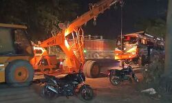 बारातियों से भरी हुई बस बेकाबू होकर पलटी- 38 घायल, एक की मौत बारातियों से भरी हुई बस बेकाबू होकर पलटी- 38 घायल, एक की मौत