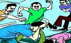 छात्रों और व्यापारियों के बीच हिंसक झड़प, 40 घायल