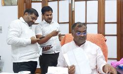 शिकायतों के निस्तारण में खुद दिलचस्पी लेते हैं मंत्री गिरीश चंद्र यादव