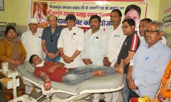 निर्धन जरूरतमंदों को ब्लड बैंक से निशुल्क उपलब्ध कराया जाए रक्त- मनीष निर्धन जरूरतमंदों को ब्लड बैंक से निशुल्क उपलब्ध कराया जाए रक्त- मनीष