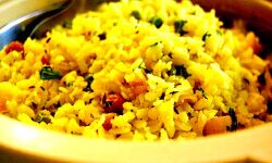 पोहा खाने के बाद लगभग एक दर्जन बच्चे बीमार पोहा खाने के बाद लगभग एक दर्जन बच्चे बीमार